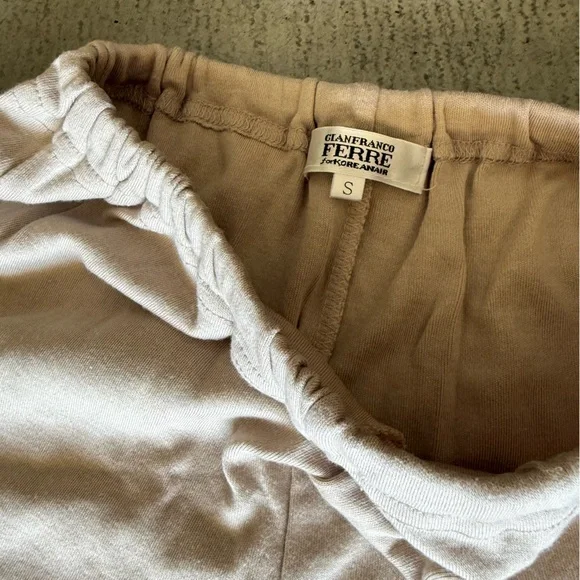 Korean Air / Gianfranco Ferré First Class PJ Set / Beige - Picture 15 of 15